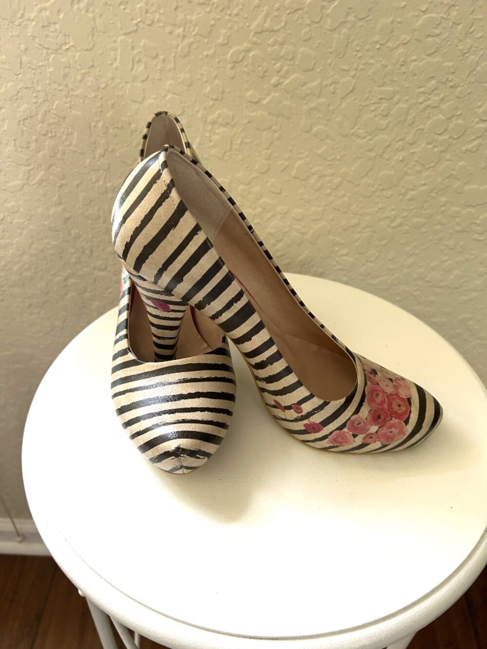 NWOT Dogo Vegan Leather Zebra Stripes and Roses Pumps